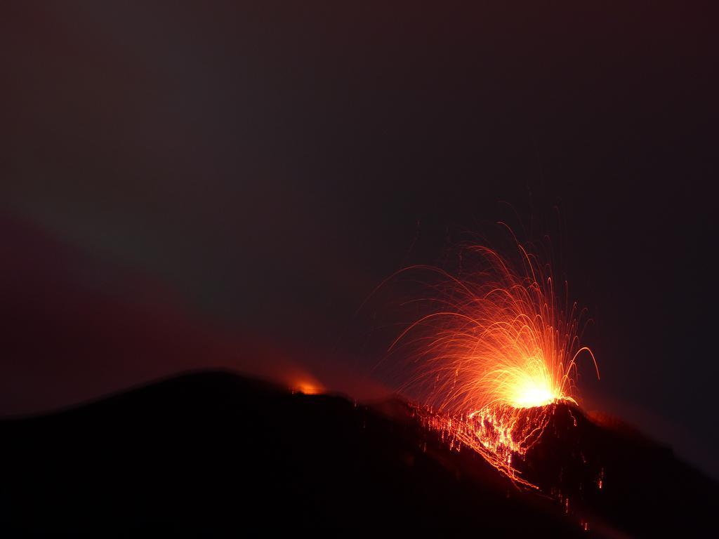 Il Vulcano A Piedi สตรอมโบลี ภายนอก รูปภาพ
