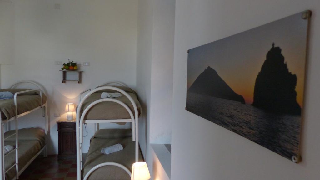 Il Vulcano A Piedi สตรอมโบลี ภายนอก รูปภาพ