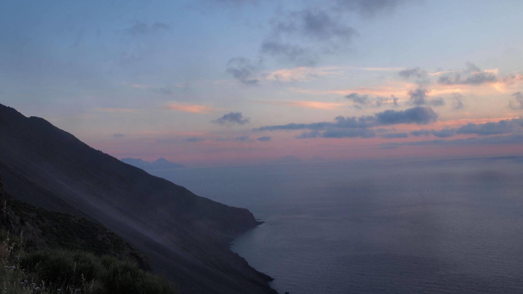 Il Vulcano A Piedi สตรอมโบลี ภายนอก รูปภาพ