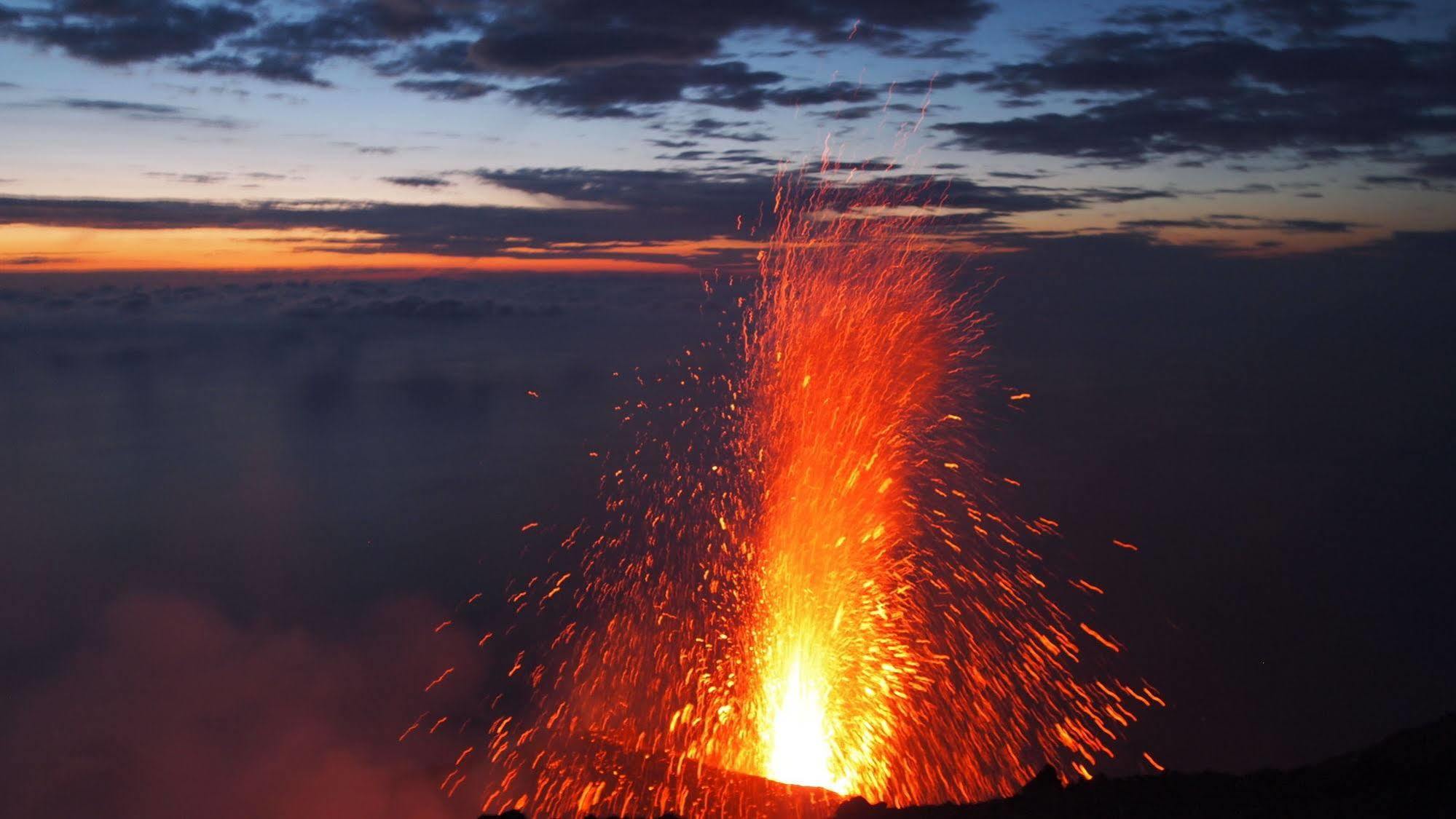 Il Vulcano A Piedi สตรอมโบลี ภายนอก รูปภาพ