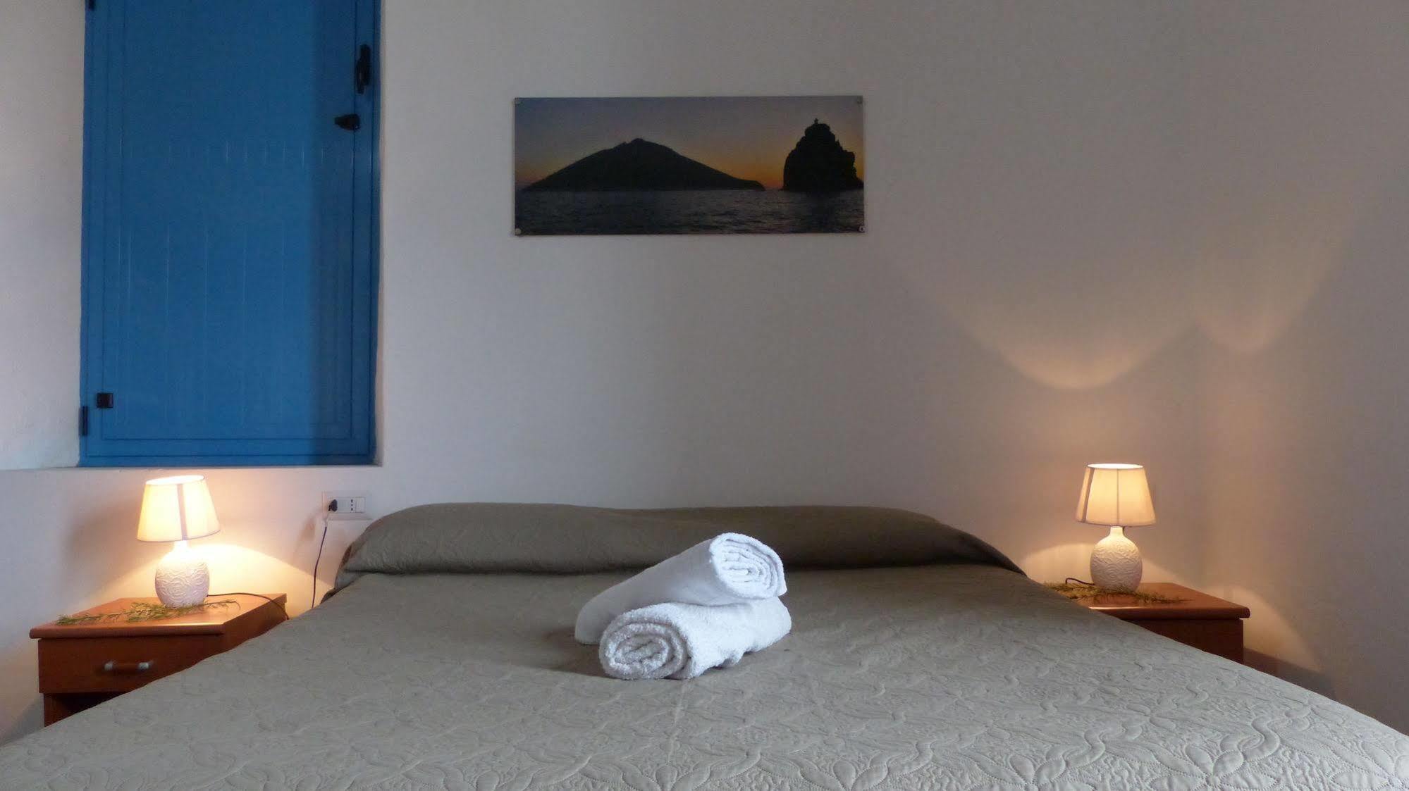 Il Vulcano A Piedi สตรอมโบลี ภายนอก รูปภาพ