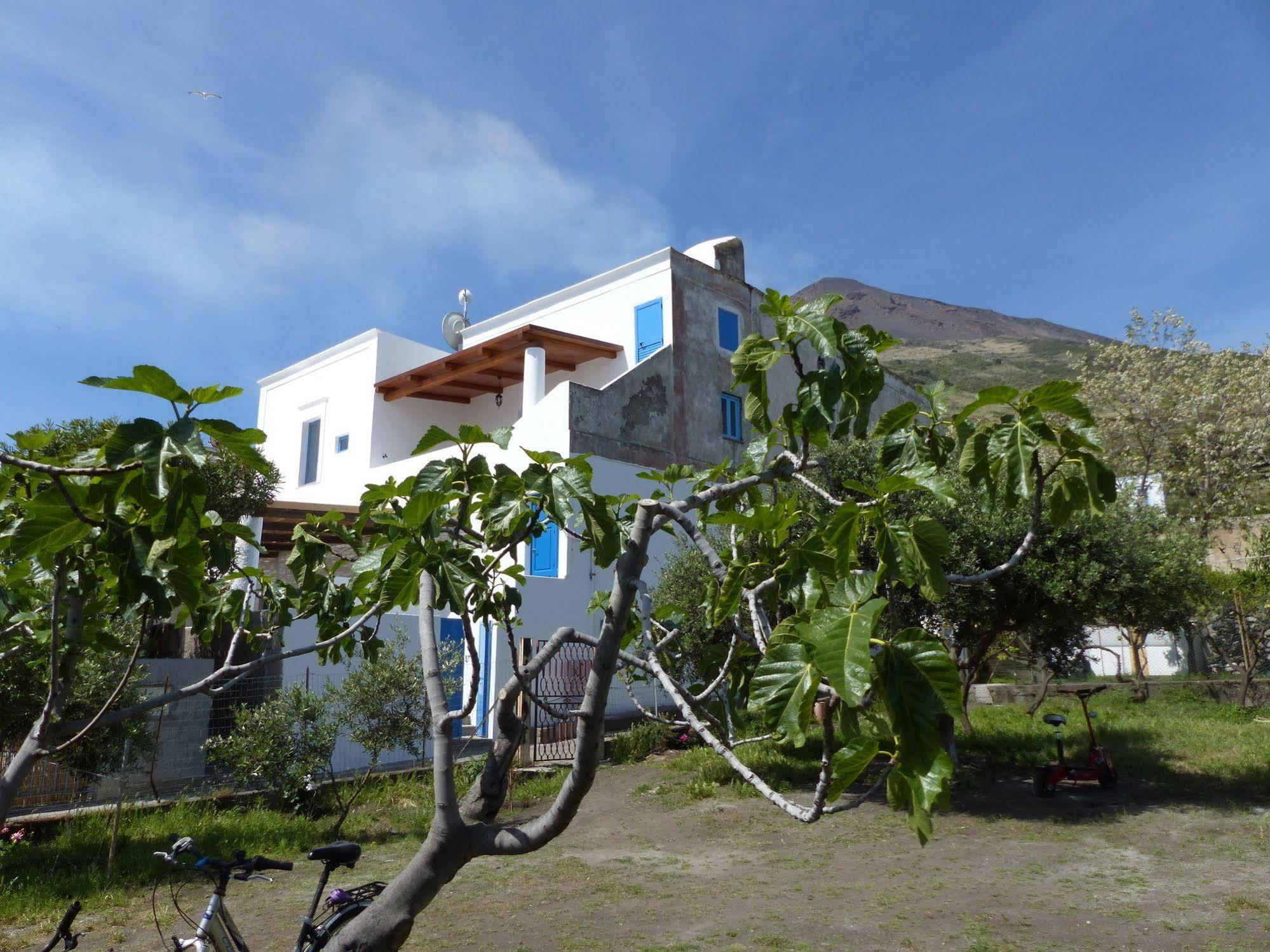 Il Vulcano A Piedi สตรอมโบลี ภายนอก รูปภาพ